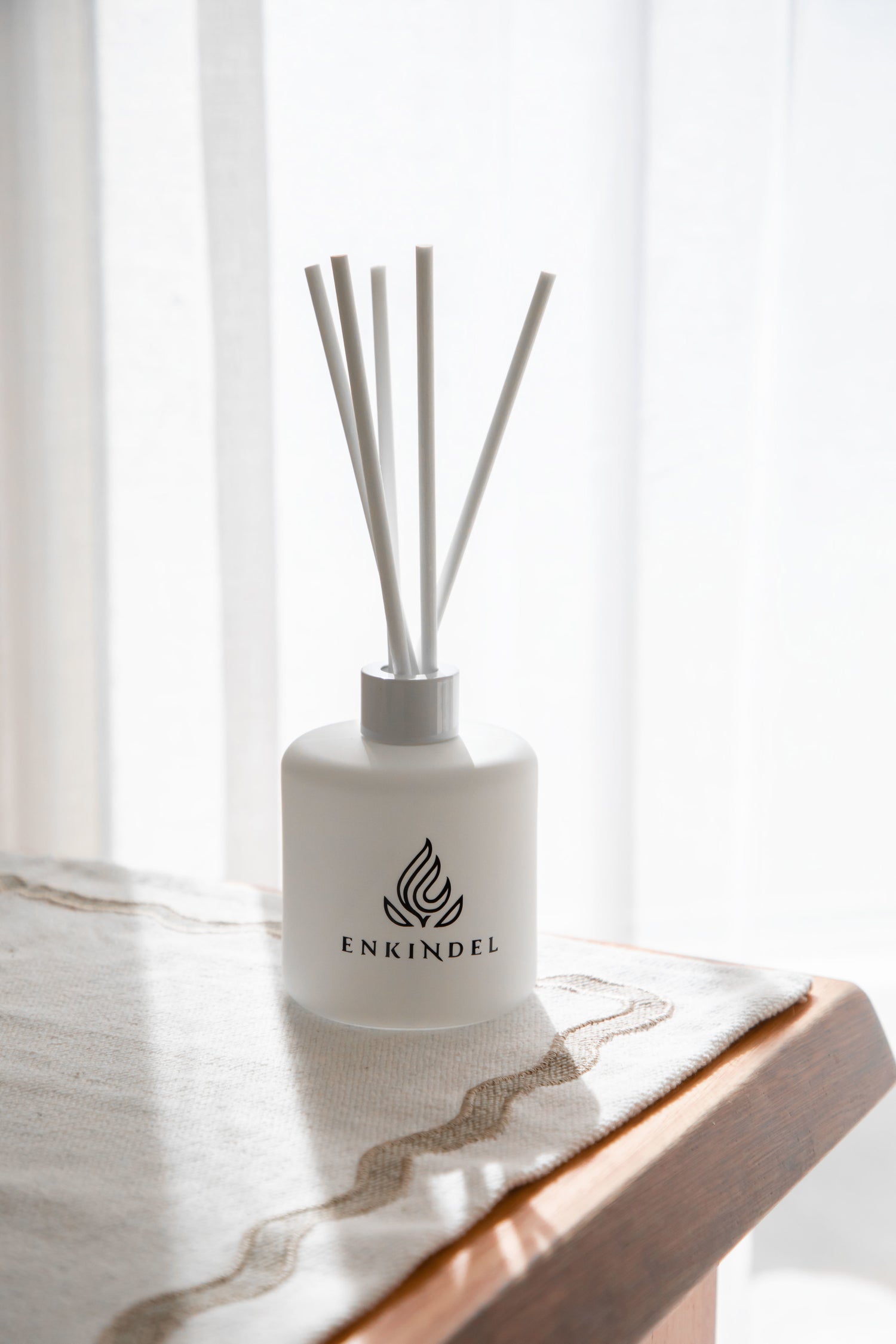 Japanese Honeysuckle Reed Diffuser - Matt White – Enkindel